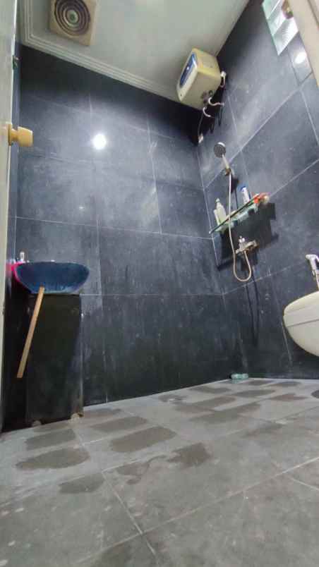 rumah lt 150 m2 di cempaka putih jakarta pusat murah
