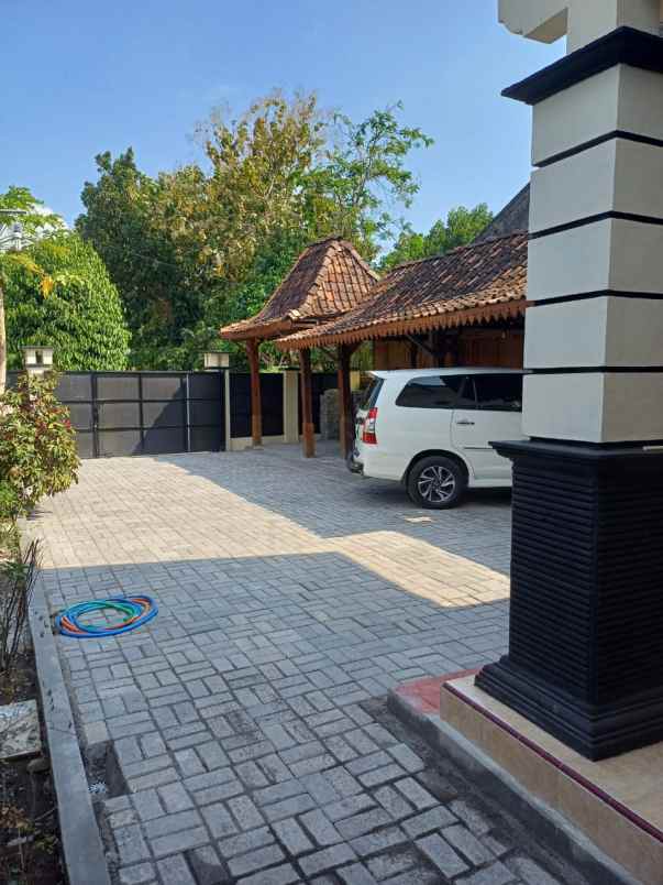 rumah luas halaman lega di berbah sleman
