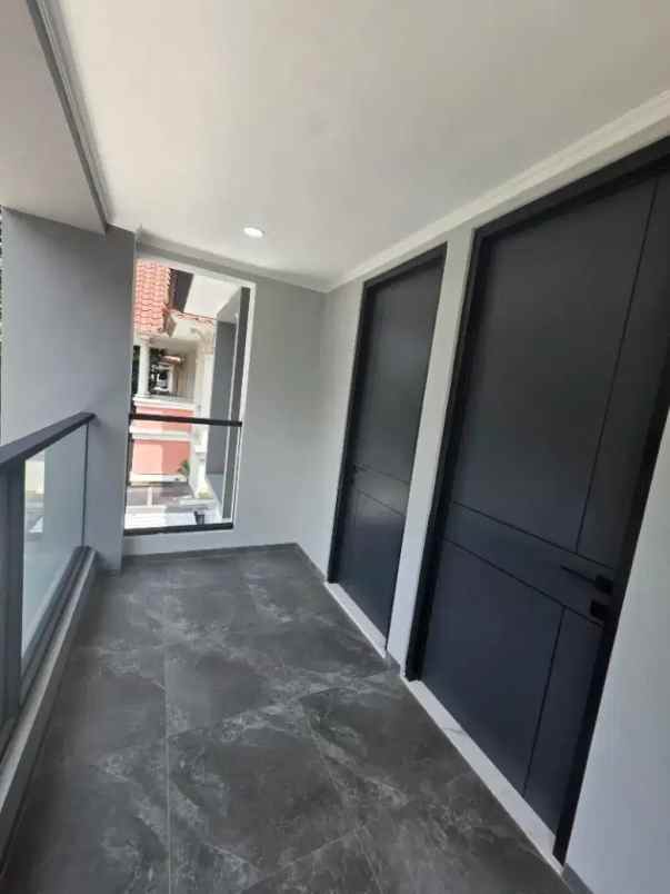 rumah luas lokasi strategis baru renovasi bsd punya