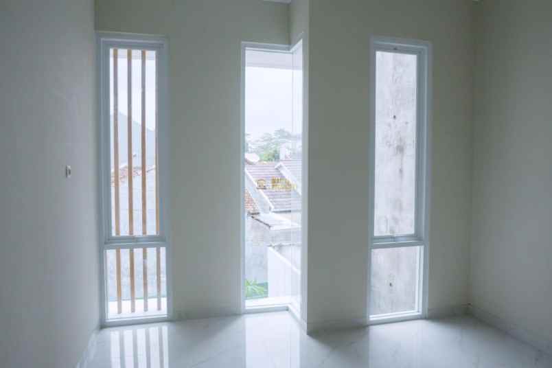 rumah mewah 2 lantai 5 menit dari sleman city hall