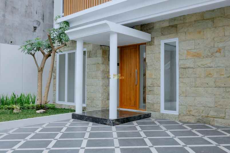 rumah mewah 2 lantai 5 menit dari sleman city hall