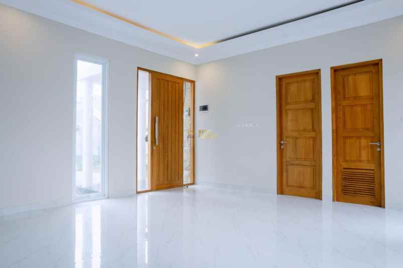 rumah mewah 2 lantai 5 menit dari sleman city hall