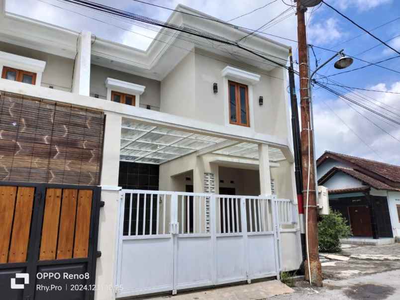 rumah mewah 2 lantai dekat hotel sheraton jogja