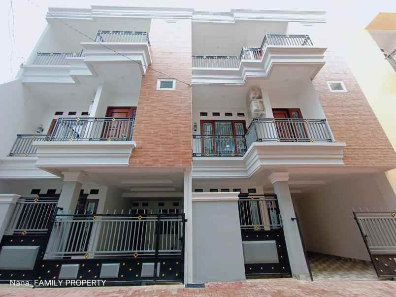 rumah mewah classic dalam town house di larangan