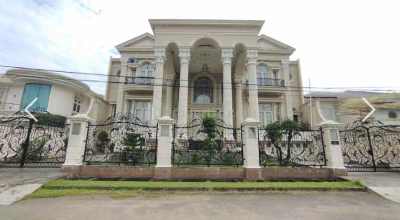 rumah mewah classic eropa jalan suprapto pontianak