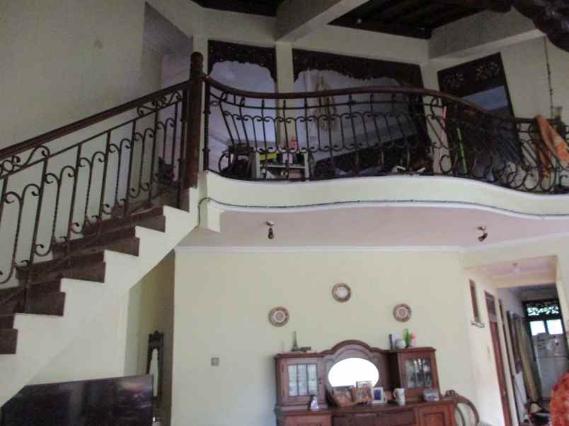 rumah mewah dekat kampus ugm