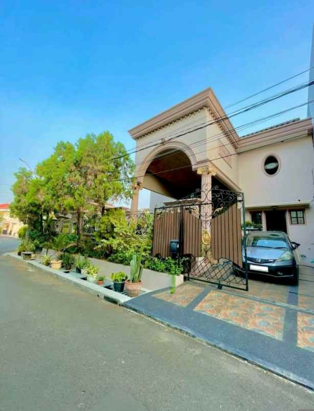 rumah mewah di lebak bulus