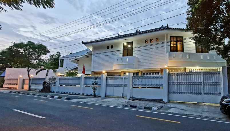 rumah mewah di pusat kota dekat malioboro