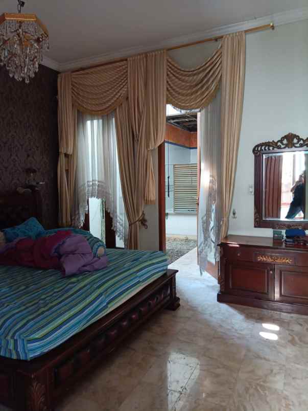 rumah mewah full marmer di pondok kelapa jaktim