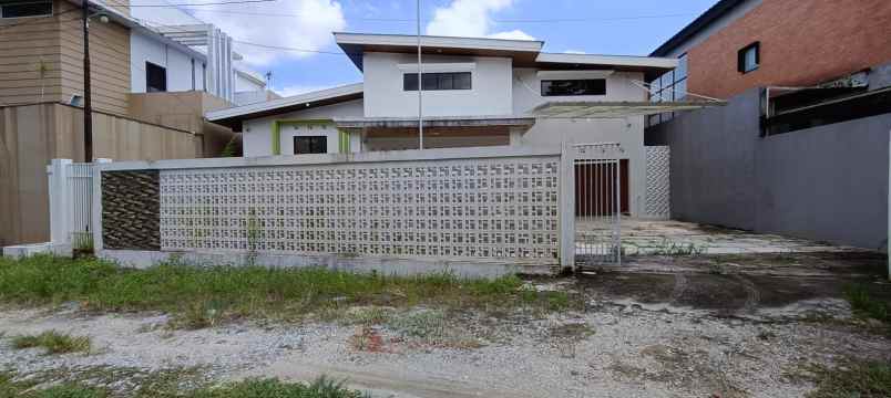 rumah mewah jl cemara gading dalam komplek pemda