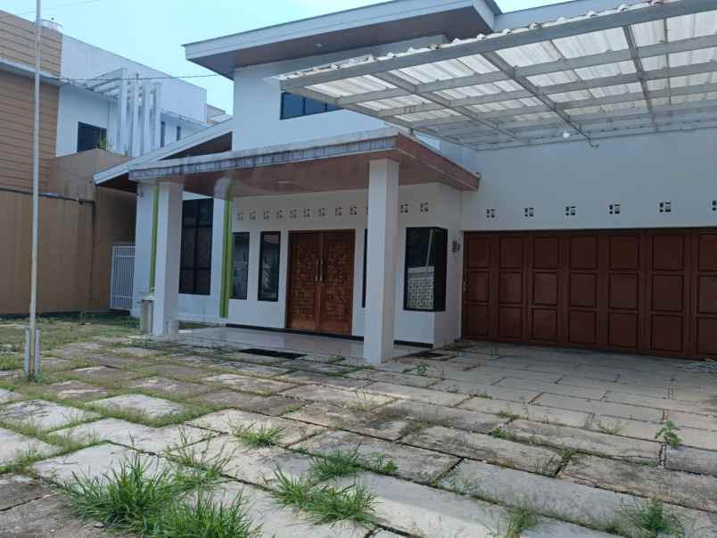 rumah mewah jl cemara gading dalam komplek pemda