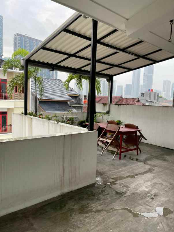 rumah mewah siap huni di menteng jakarta selatan