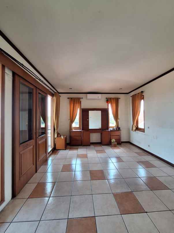 rumah mewah srondol banyumanik semarang