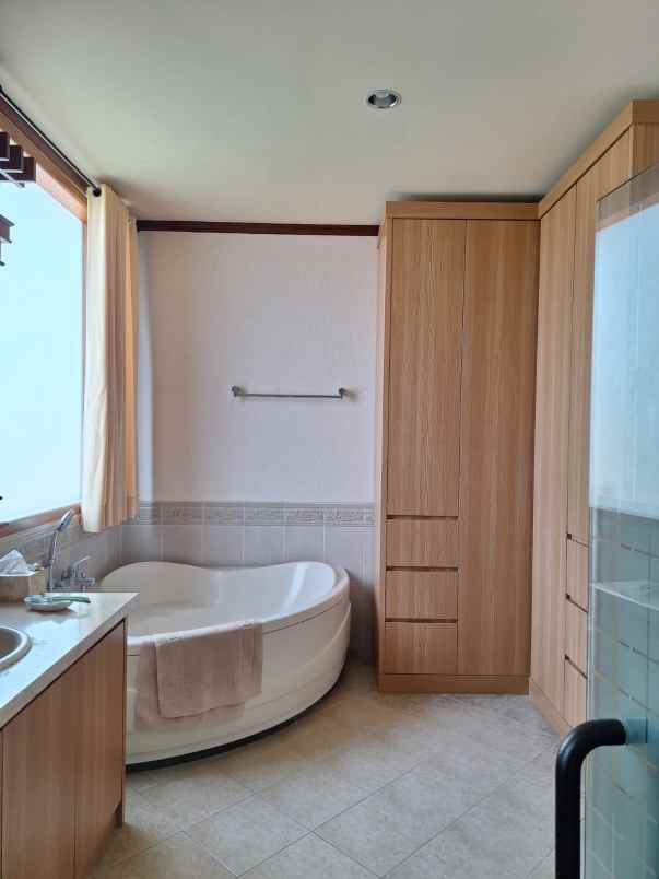 rumah mewah srondol banyumanik semarang