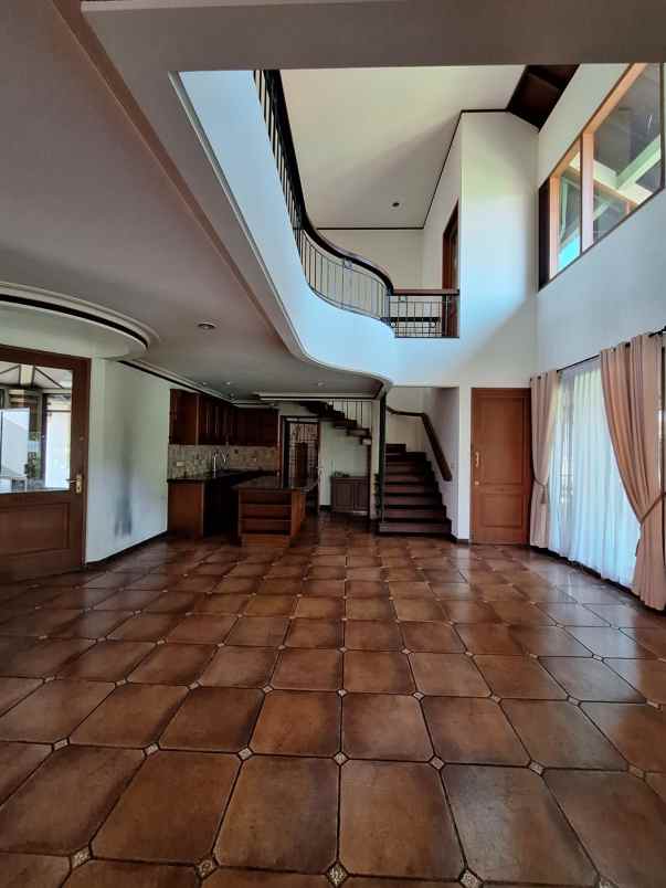 rumah mewah srondol banyumanik semarang