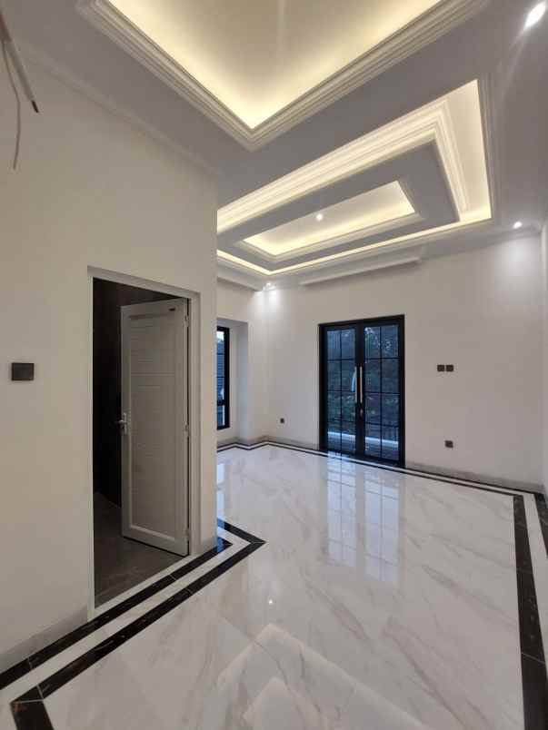 rumah mewah swimming pool jagakarsa jakarta selatan