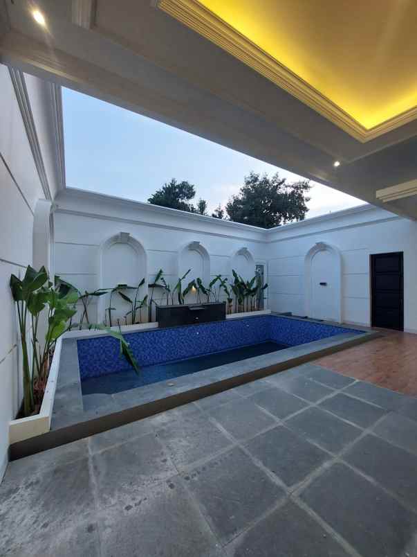 rumah mewah swimming pool jagakarsa jakarta selatan