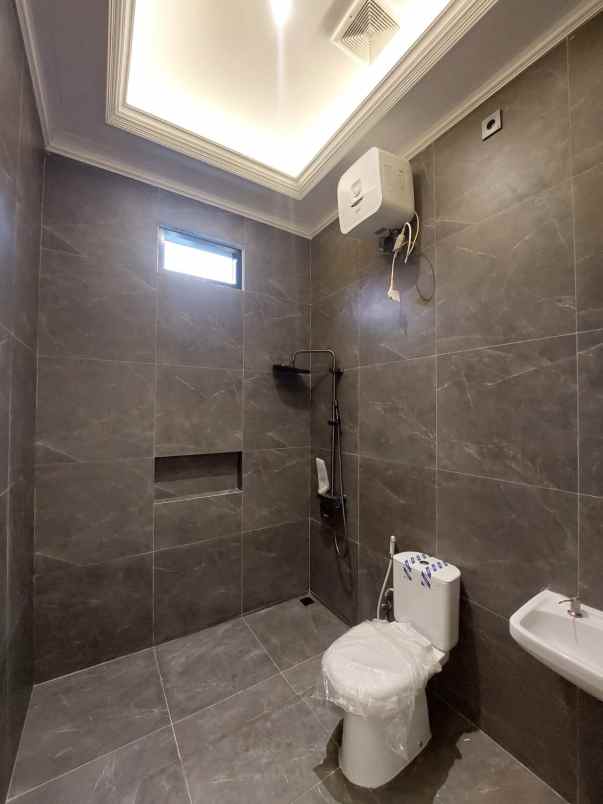 rumah mewah swimming pool jagakarsa jakarta selatan