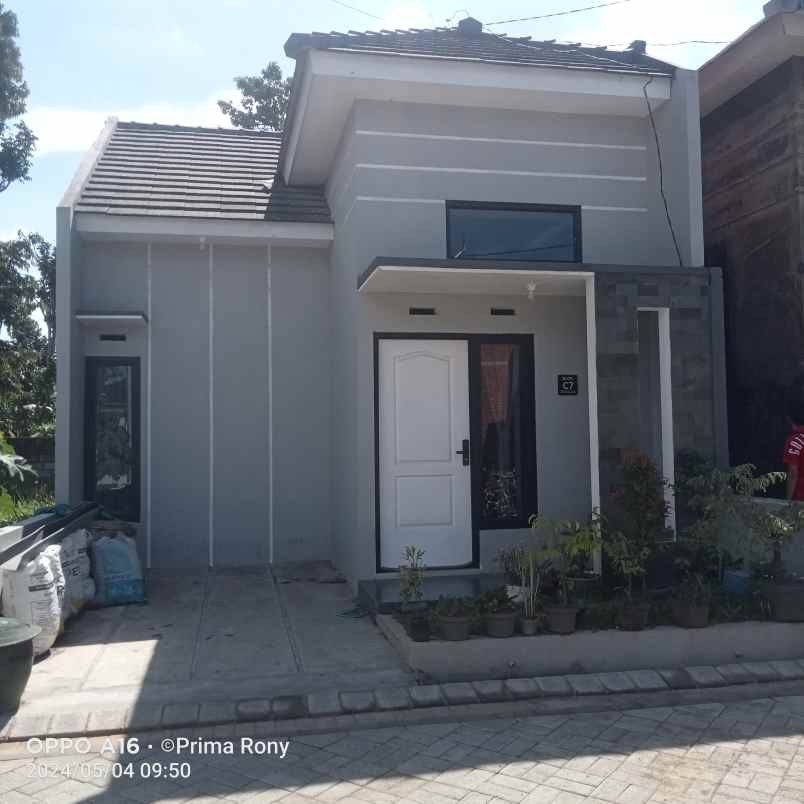 rumah minimalis modern di pakisaji malang