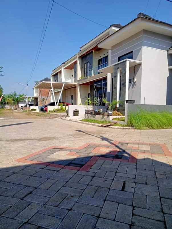 rumah minimalis modern di pakisaji malang