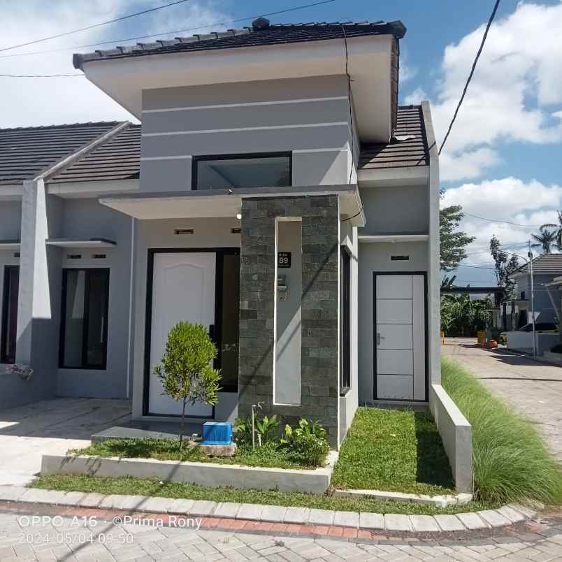 rumah minimalis modern di pakisaji malang