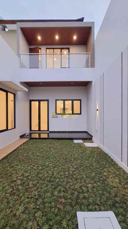 rumah modern 2 lantai dekat ke exit tol purwomartani