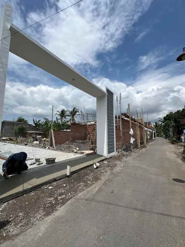 rumah modern dalam cluster di mlati sleman