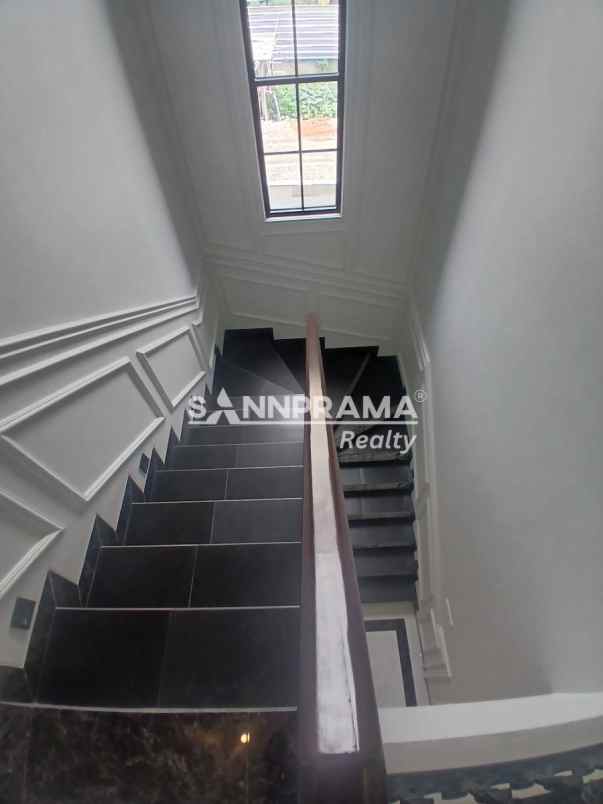 rumah modern strategis di kemang sukmajaya depok