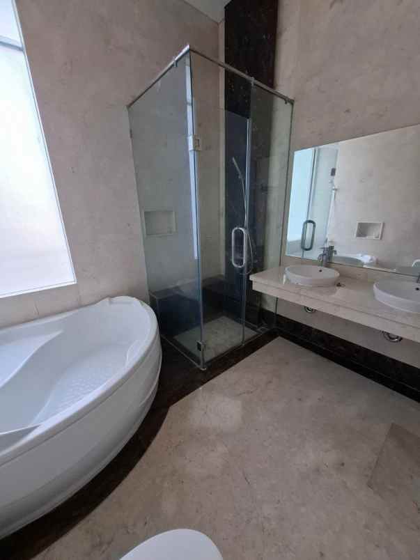 rumah pakuwon city imperial palm beach hadap utara