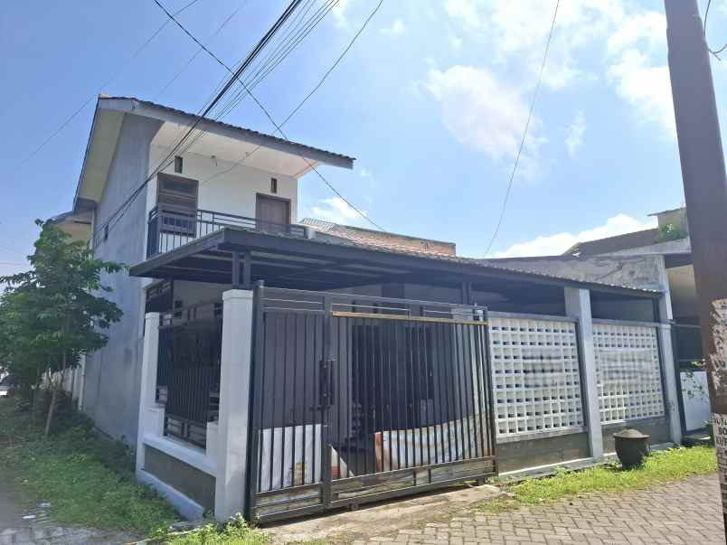 rumah pojok di perumahan pondok bedadung indah jember