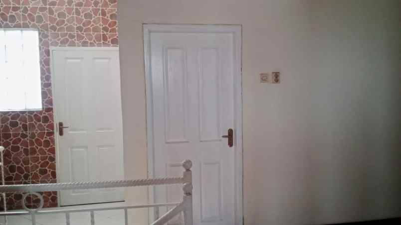 rumah pusat kota 2 lantai celaket malang