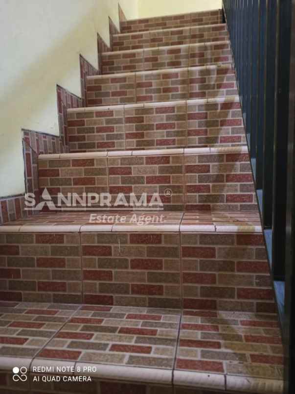 rumah second 2 lantai ciledug rn