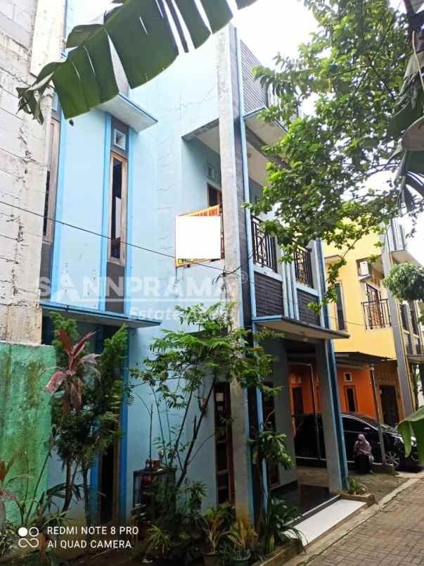 rumah second 2 lantai ciledug rn