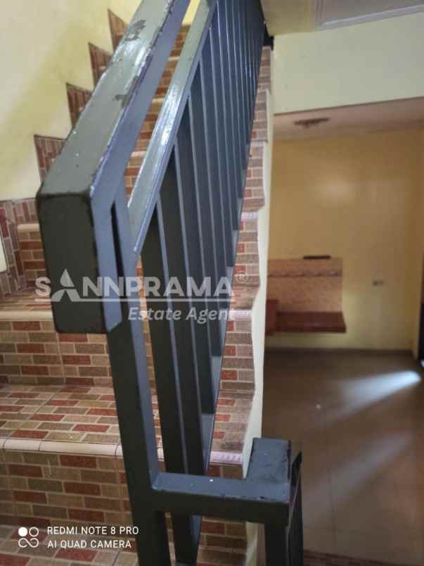 rumah second 2 lantai ciledug rn