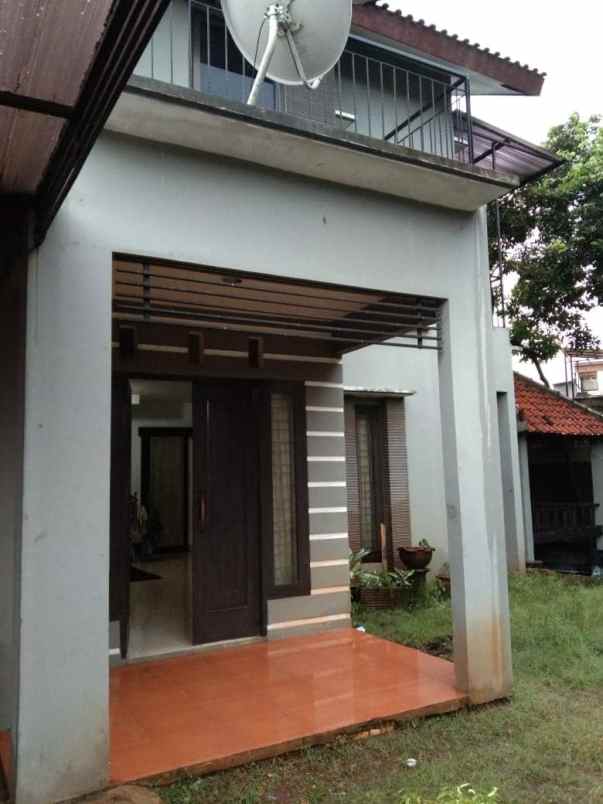 rumah second 2 lantai lahan luas di pamulang