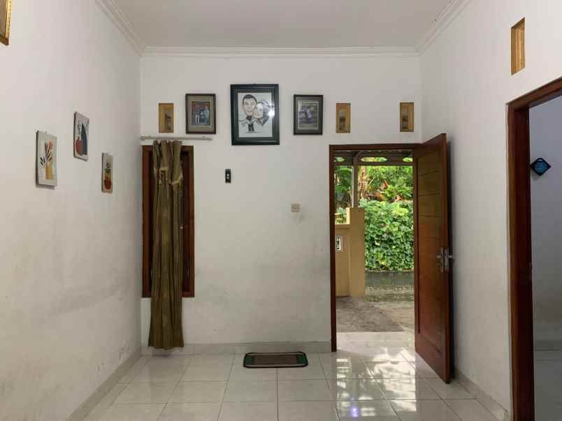 rumah second bagus terawat jalan lebar