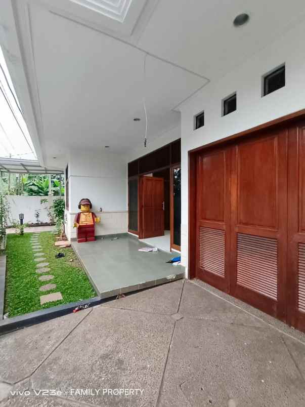 rumah second bangunan kokoh di rempoa jakarta