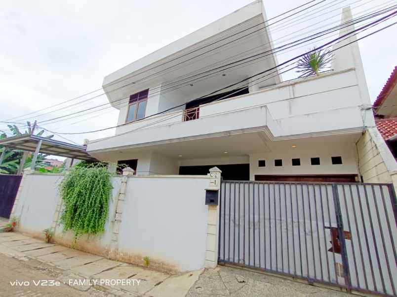 rumah second bangunan kokoh di rempoa jakarta