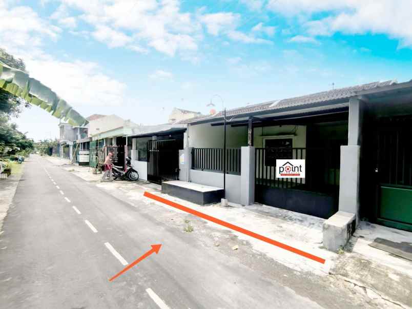 rumah second lokasi dekat bandara siap huni