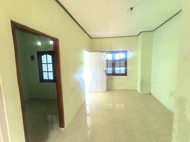 rumah second lokasi dekat bandara siap huni