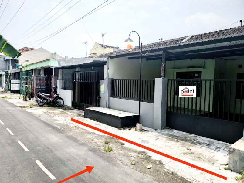 rumah second lokasi dekat bandara siap huni