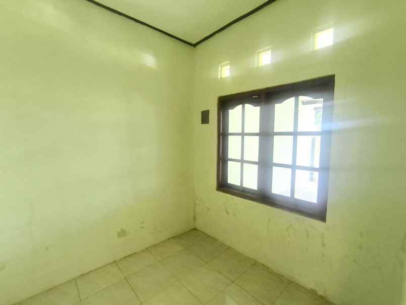 rumah second lokasi dekat bandara siap huni