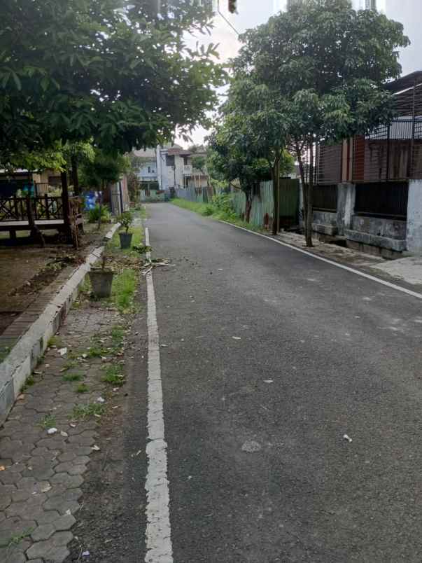 rumah second luas 2 carport di sawojajar