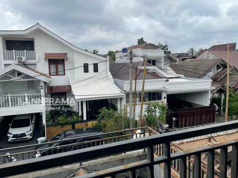 rumah second mewah 2 lantai di pesona khayangan depok