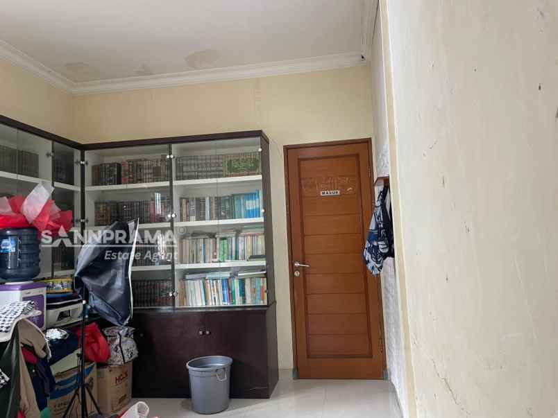 rumah second mewah 2 lantai di pesona khayangan depok