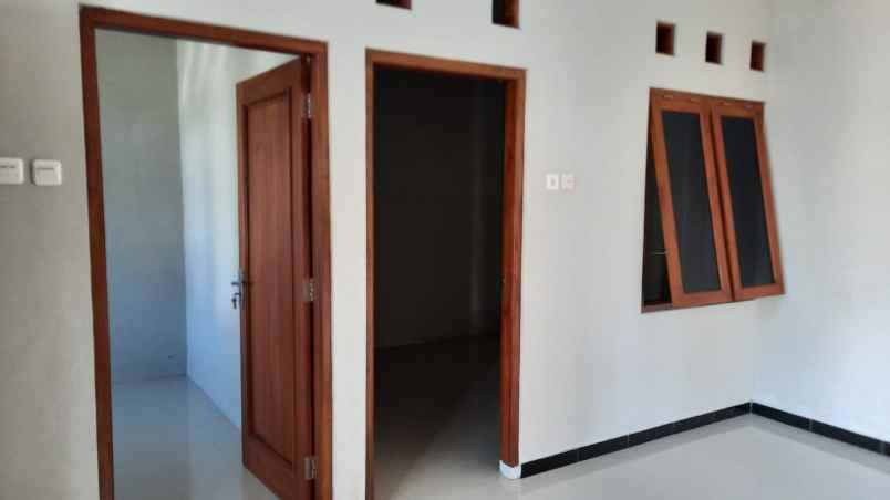 rumah second terawat dan siap huni di solo utara