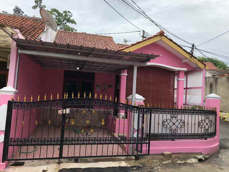 rumah seken dalam perumahan di rangkapan jaya depok