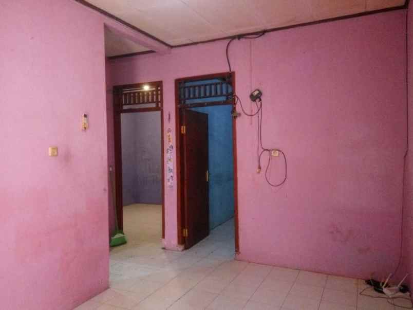 rumah seken dalam perumahan di rangkapan jaya depok