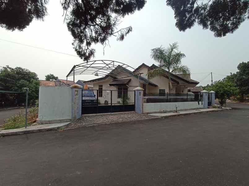 rumah seken lokasi nyaman di cakra cinere