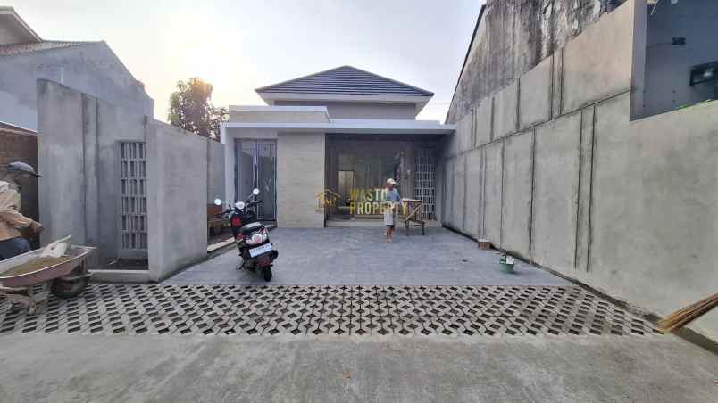 rumah siap huni dekat exit tol jogja solo di kalasan